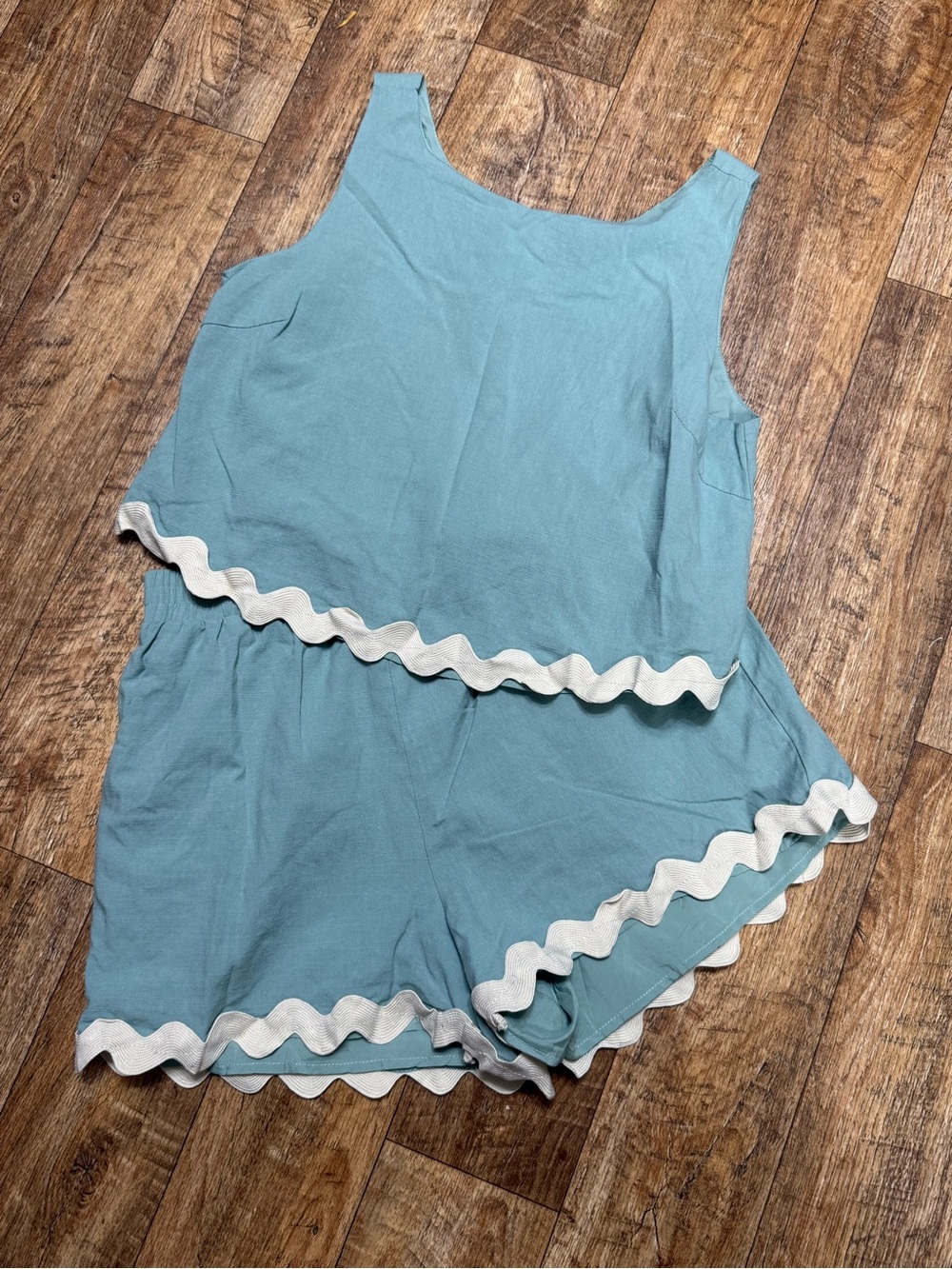 Zesica Women’s 2pc Scalloped Top Shorts Sz M. SP-170